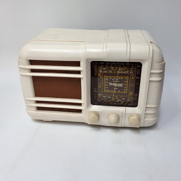 Lot 1268 - MANTEL RADIO