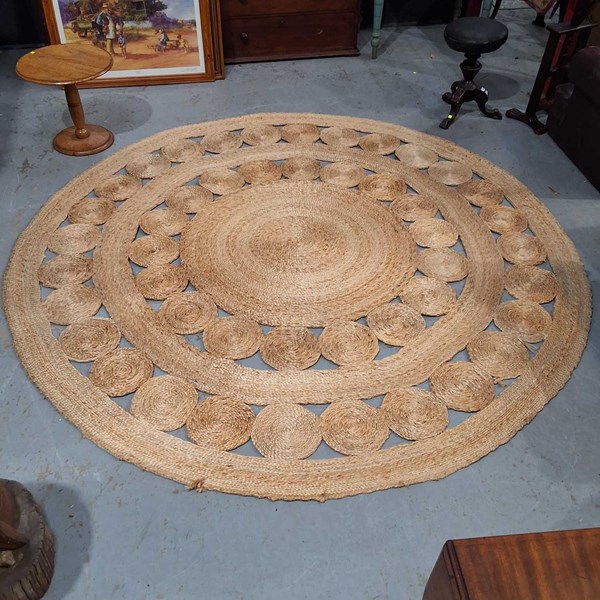 Lot 333 - RUG