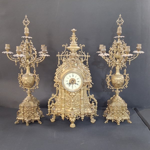 Lot 1292 - GARNITURE CLOCK SET
