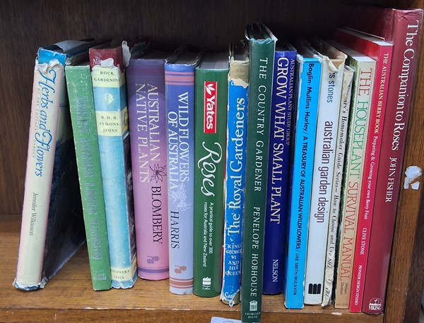Lot 1401 - GARDENING BOOKS