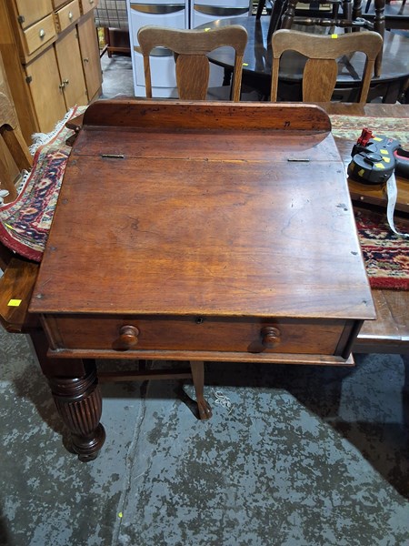 Lot 4 - WRITING SLOPE