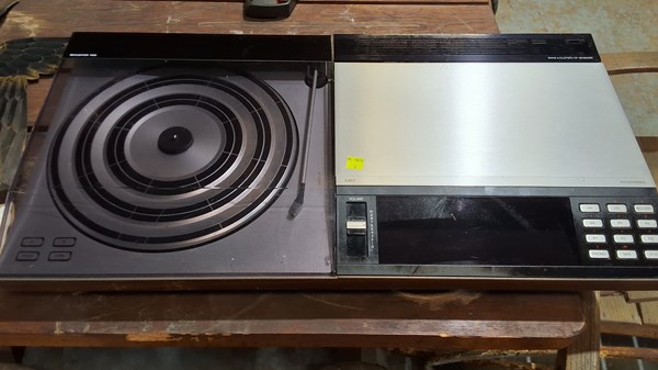 Lot 9 - BANG AND OLUFSEN STEREO