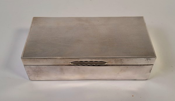 Lot 1031 - SILVER TABLE BOX