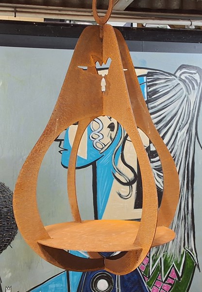 Lot 357 - BIRD FEEDER