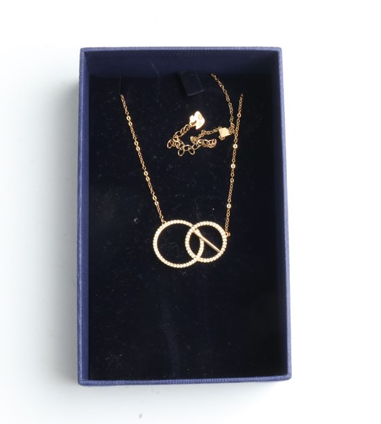 Lot 1014 - CRYSTAL NECKLACE