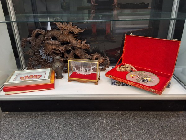 Lot 1321 - ORIENTAL DECOR