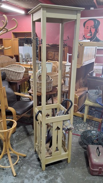 Lot 301 - COAT RACK