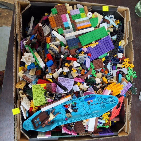 Lot 1379 - LEGO
