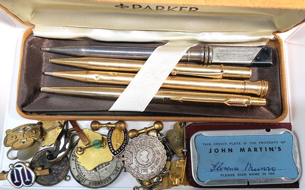 Lot 1095 - PENS AND BADGES