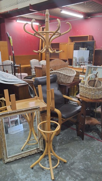 Lot 210 - COATRACK