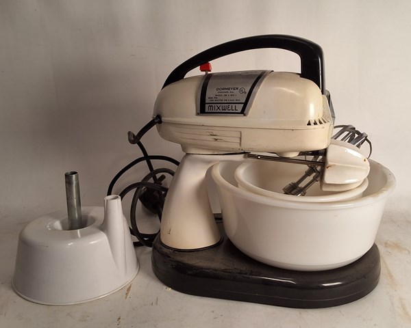 Lot 1264 - VINTAGE MIXER