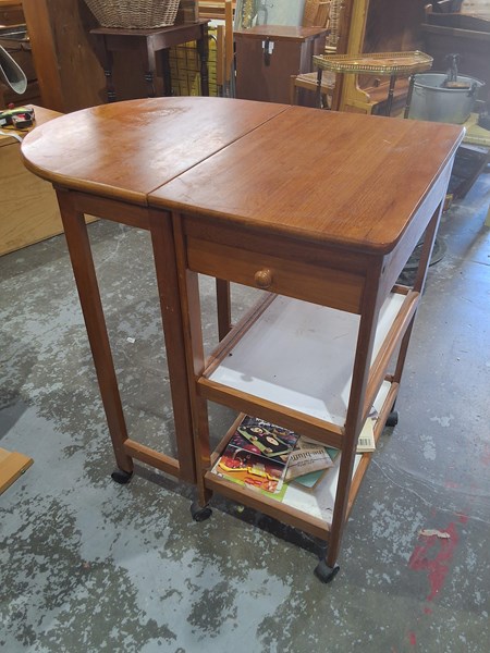 Lot 332 - CHOPPING TABLE
