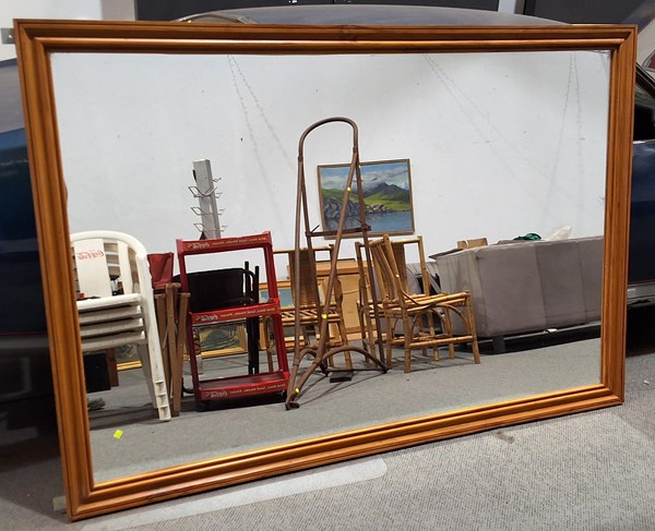 Lot 322 - WALL MIRROR