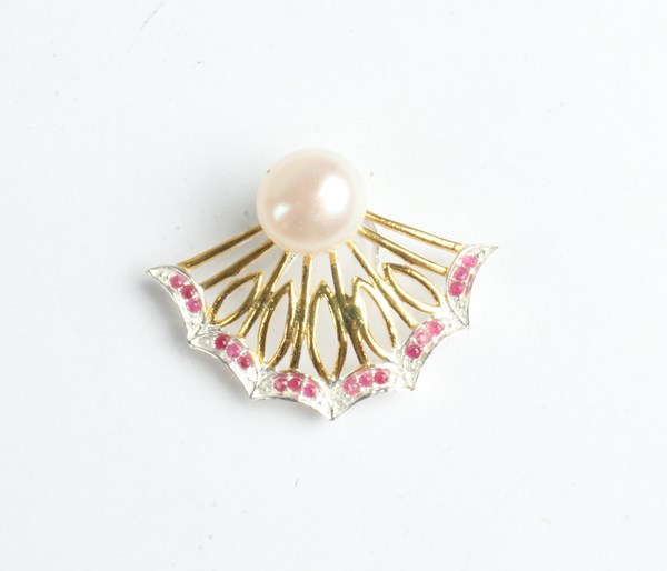 Lot 1004 - SILVER PENDANT