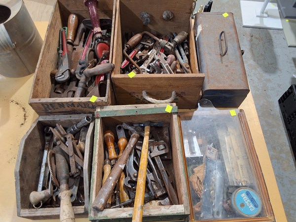 Lot 246 - LOT OF TOOLS