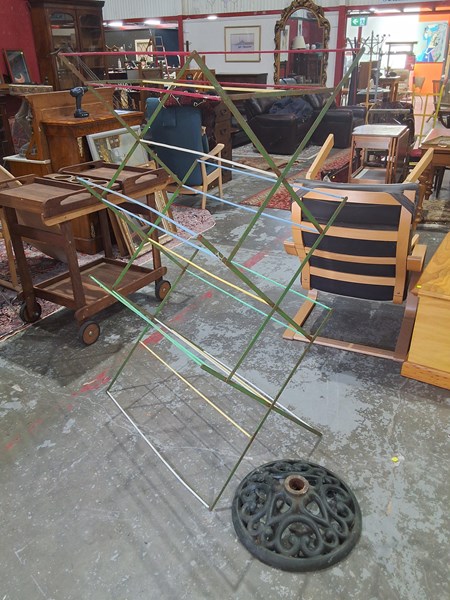 Lot 224 - CLOTHES AIRER
