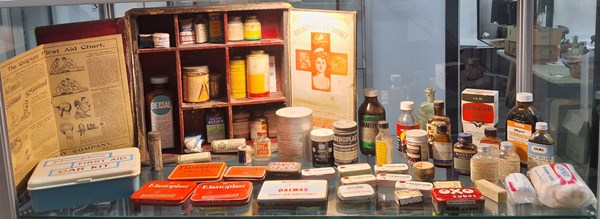 Lot 1448 - VINTAGE FIRST AID