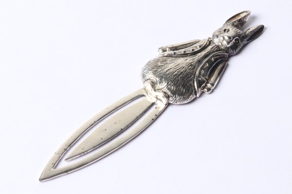 Lot 1077 - SILVER BOOKMARK