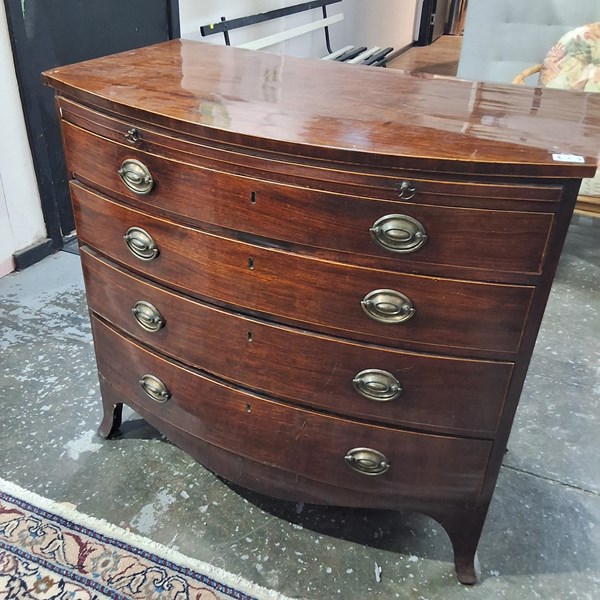Lot 8 - CHEST OF DRAWERS