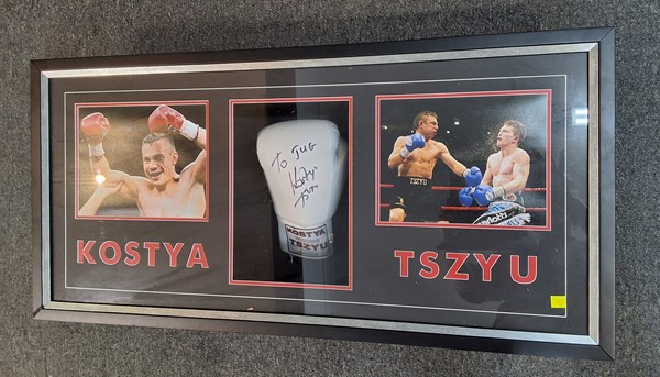 Lot 1259 - KOSTYA TSZYU GLOVE