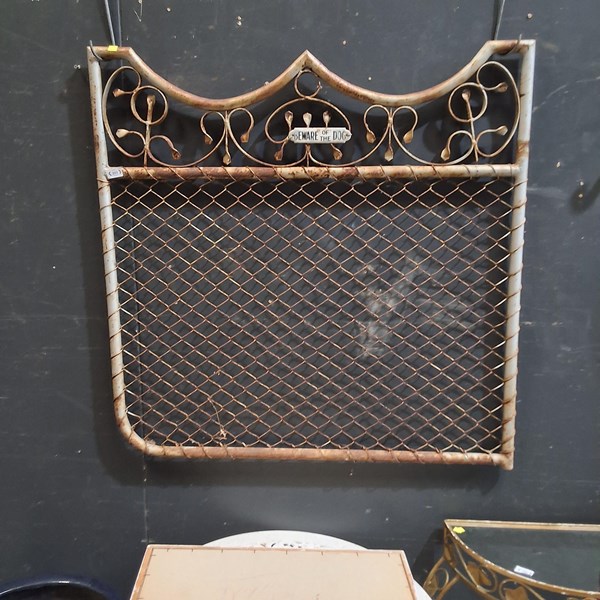 Lot 393 - GATE