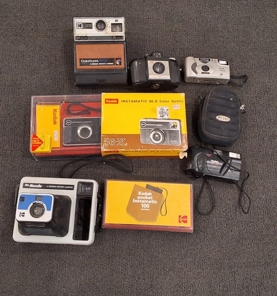 Lot 1502 - KODAK CAMERAS