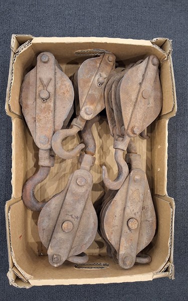 Lot 1318 - PULLEYS