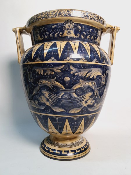 Lot 1247 - URN