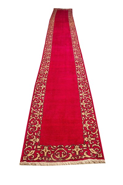 Lot 8 - TABRIZ HALL RUNNER