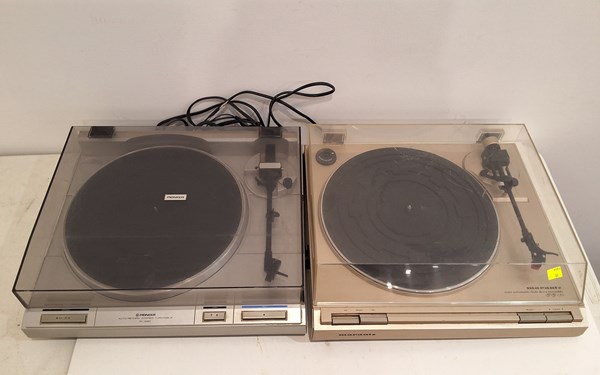 Lot 1419 - TURNTABLES