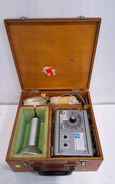 Lot 1377 - STROBE LIGHT