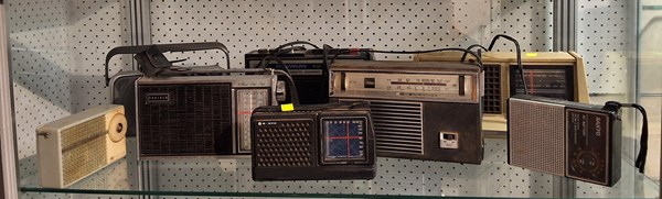 Lot 1335 - VINTAGE RADIOS
