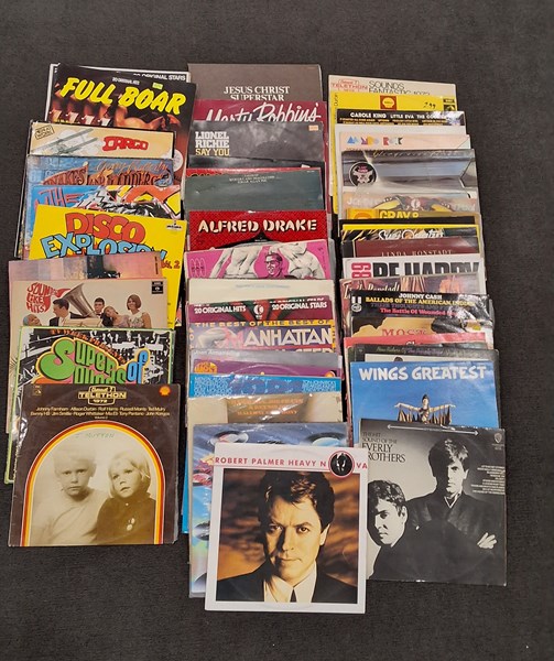 Lot 1323 - M8XED VINYLS