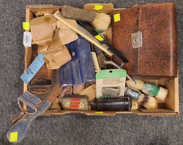 Lot 1322 - SHAVING REQUISITES