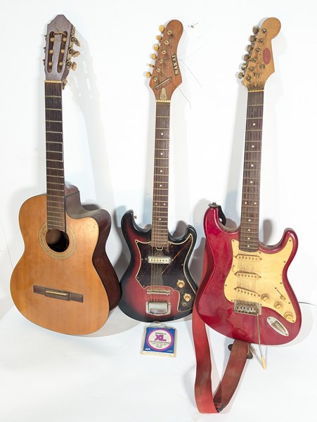 Lot 1543 - GUITARS