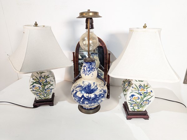 Lot 103 - LAMPS AND MIRROR