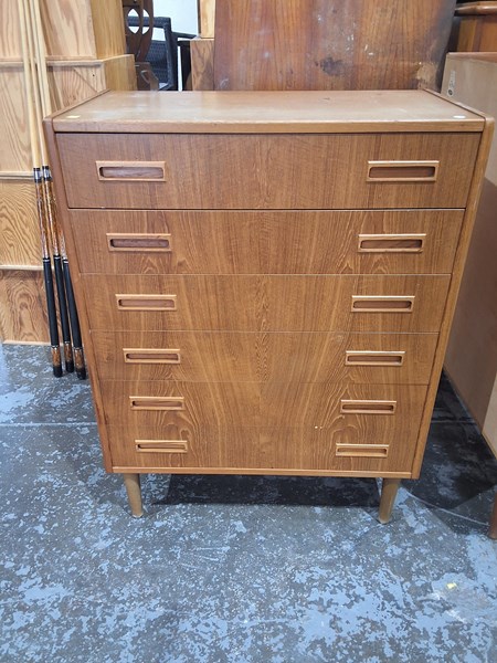 Lot 1 - CHEST OF DRAWERS