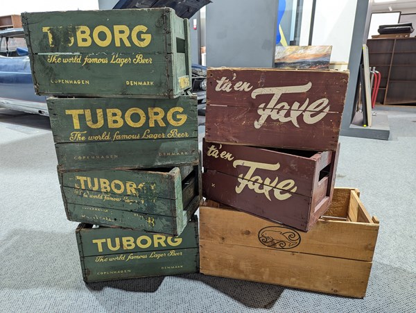 Lot 318 - CRATES