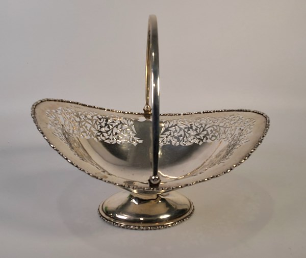 Lot 1037 - SILVER BASKET