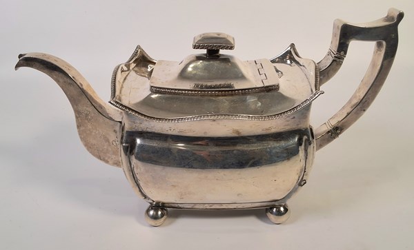 Lot 1039 - SILVER TEAPOT
