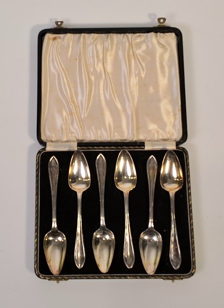 Lot 1097 - SILVER SPOONS