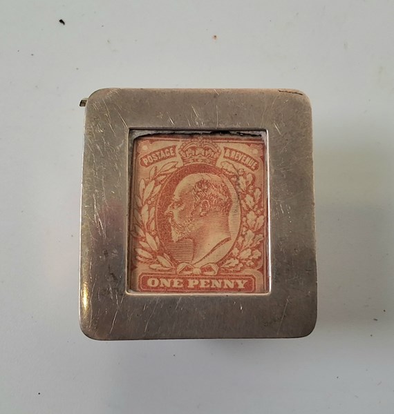 Lot 1015 - STAMP HOLDER