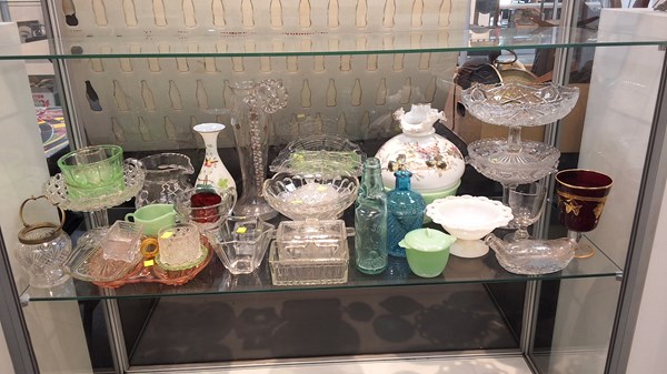 Lot 1424 - GLASSWARE