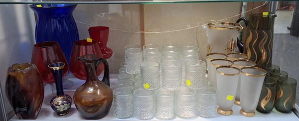 Lot 1556 - RETRO GLASSWARE