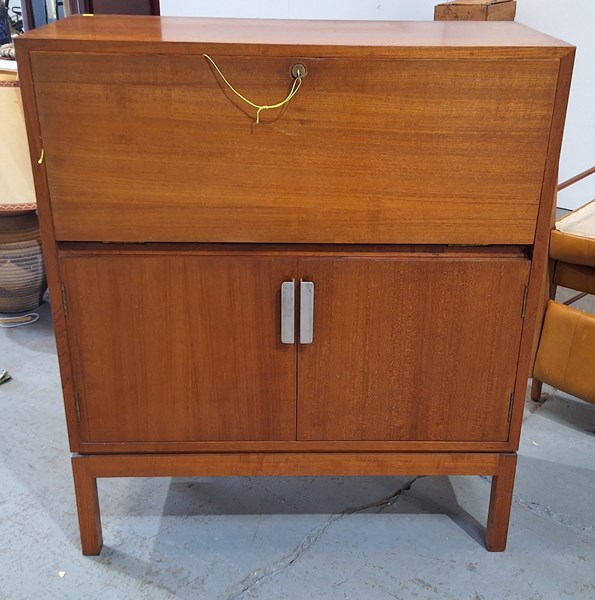 Lot 246 - BUREAU DESK