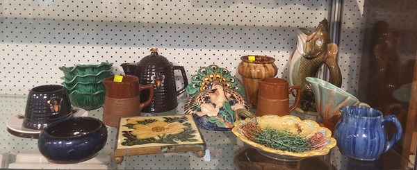 Lot 1343 - POTTERY