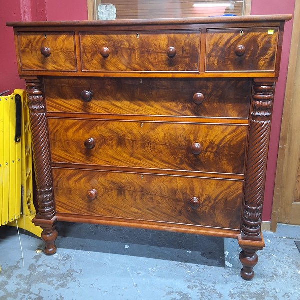 Lot 228 - CHEST OF DRAWERS