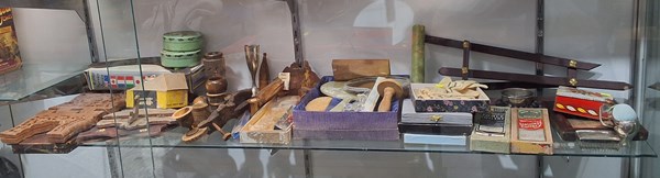 Lot 1462 - RUSTIC COLLECTABLES