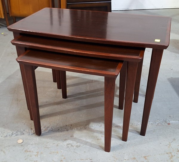 Lot 275 - NEST OF TABLES