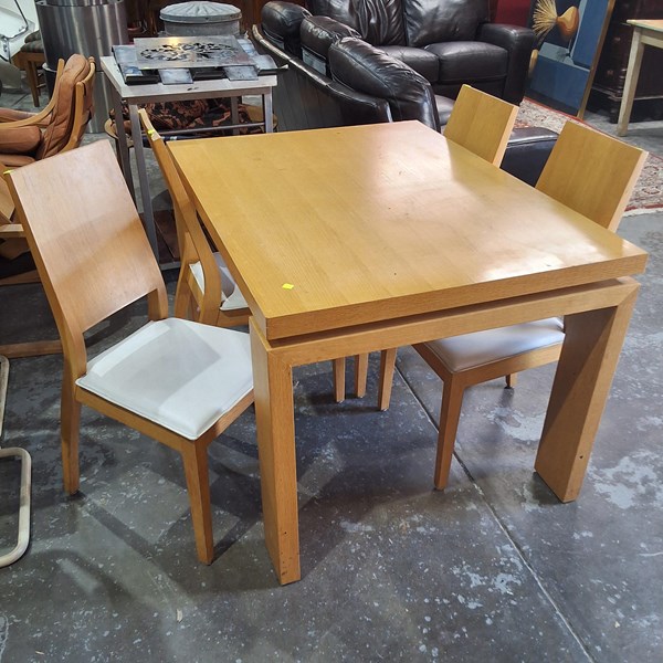 Lot 253 - DINING SUITE